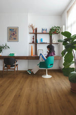 Водоустойчива настилка QuickStep №AVMPU40315 Ботанически карамелен дъб 5+1мм / 33 клас 4V