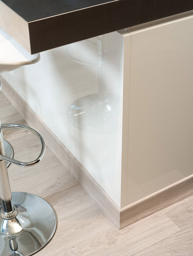 Ламиниран паркет QuickStep №EL1304 Дъб светлосив лакиран 8мм / 32 клас