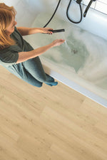 Водоустойчива настилка QuickStep №AVMPU40319 Четкан дъб бежов 5+1мм / 33 клас 4V