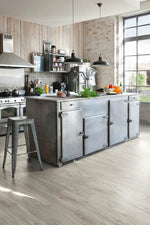 Водоустойчива настилка QuickStep №40030 Дъб Каньон сив 4мм / 33 клас 4V