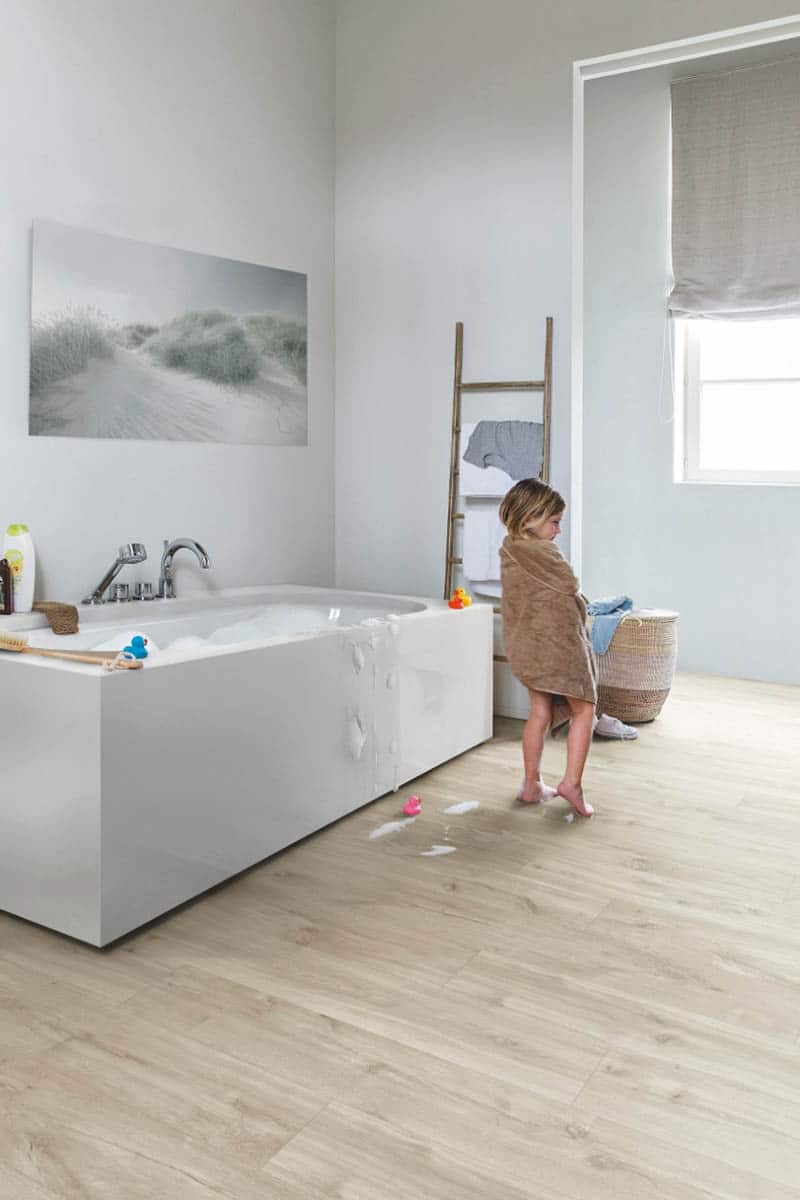 Водоустойчива настилка QuickStep №40038 Дъб Каньон бежов 4+1мм / 33 клас 4V