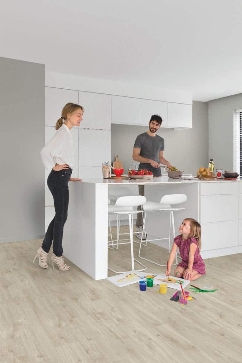 Водоустойчива настилка QuickStep №40038 Дъб Каньон бежов 4мм / 33 клас 4V