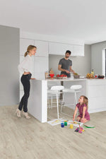 Водоустойчива настилка QuickStep №40038 Дъб Каньон бежов 4+1мм / 33 клас 4V
