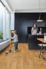 Водоустойчива настилка QuickStep №AVMPU40088 Есенен дъбов мед 5+1мм / 33 клас 4V