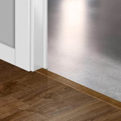 Лайстна PVC Incizo 40090 Дъб есен кафяв QSVINCP40090 2.00м