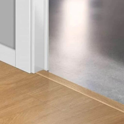 Лайстна PVC Incizo 40130 Дъб коприна натурален QSVINCP40130 2.00м