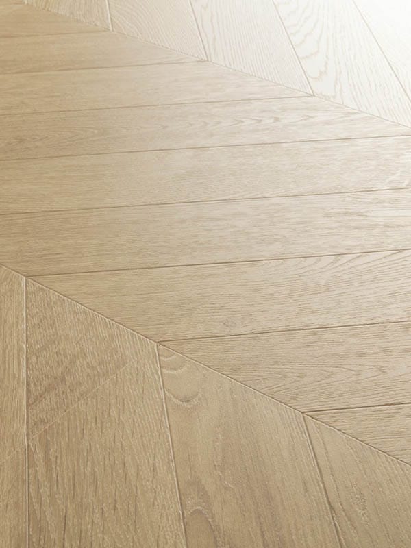 Ламиниран паркет QuickStep №IPA4160 Шеврон Дъб светло кафяв 8мм / 32 клас 2V