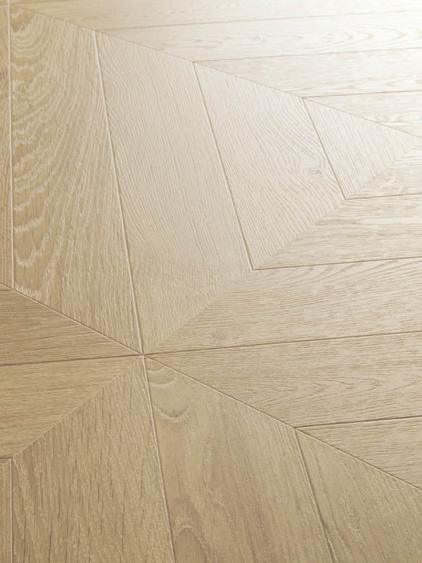 Ламиниран паркет QuickStep №IPA4160 Шеврон Дъб светло кафяв 8мм / 32 клас 2V