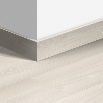 Перваз MDF Quickstep 4757 Дъб премиум бял 77x14мм QSPSKR04757 2.40м