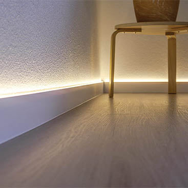 Перваз за LED осветление Cubica бял 2.50м с горна подсветка