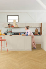 Водоустойчива настилка QuickStep №40360 Чист Дъбов Мед 5+1мм / 33 клас 4V
