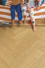 Водоустойчива настилка QuickStep №40360 Чист Дъбов Мед 5+1мм / 33 клас 4V