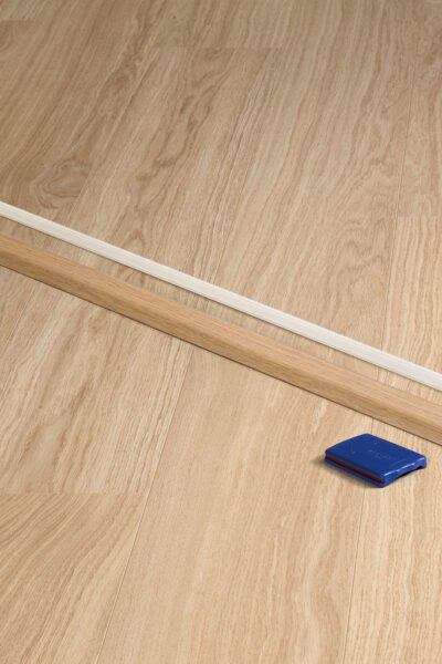 Лайстна MDF Incizo 0896 Дъб натурален лакиран QSINCP00896 2.15м