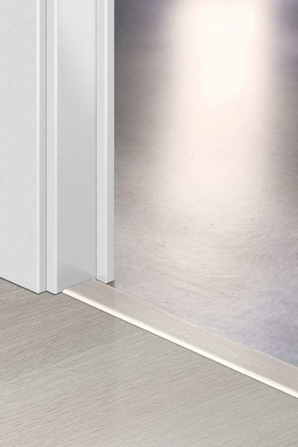 Лайстна MDF Incizo 3573 Дъб светлосив QSINCP03573 2.15м