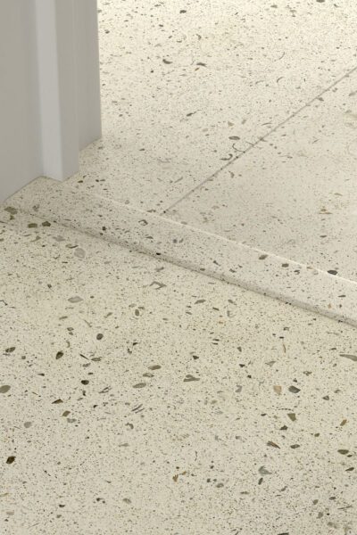 Лайстна PVC Incizo 40276 Бетон пебъл QSVINCP40276 2.00м