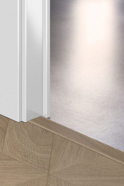 Лайстна MDF Incizo 4164 Шеврон дъб светлокафяв QSINCP04164 2.15м