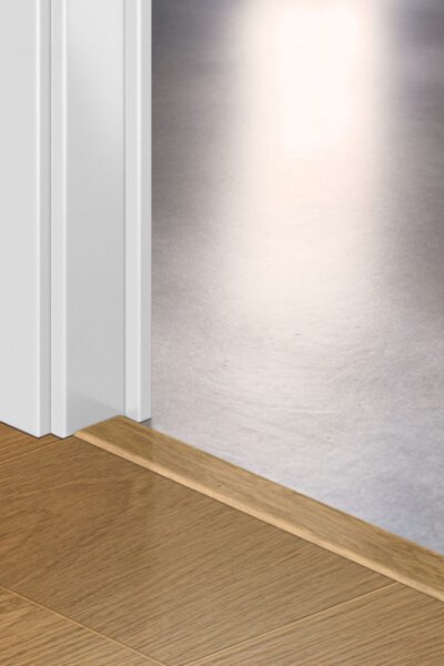 Лайстна MDF Incizo 1284 Дъб натурален лакиран QSINCP01284 2.15м