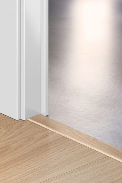 Лайстна MDF Incizo 1538 Дъб лакиран бял QSINCP01538 2.15м